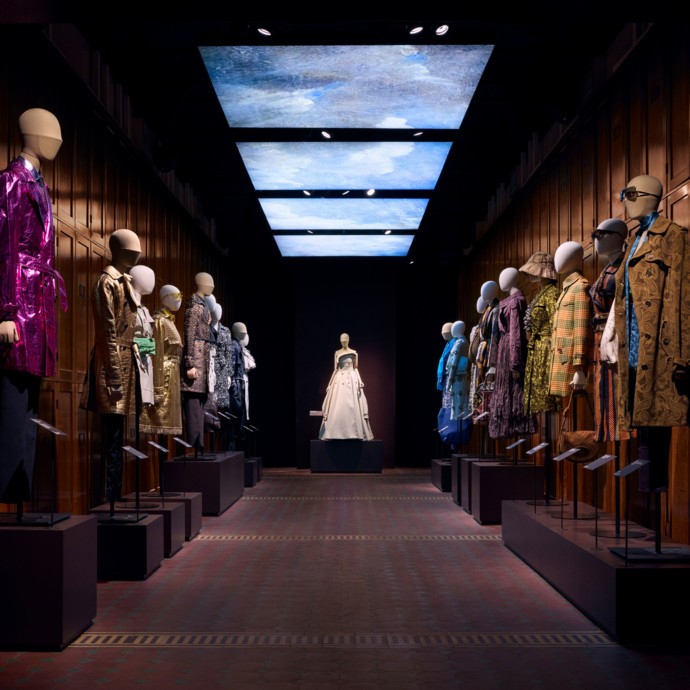 معطف Burberry يروي 170 عاماً من الأناقة البريطانية في معرض إستثنائي