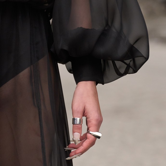 توقّفي عن وضع خاتم واحد واتّبعي أحدث صيحات المجوهرات.. Ring Stacking!
