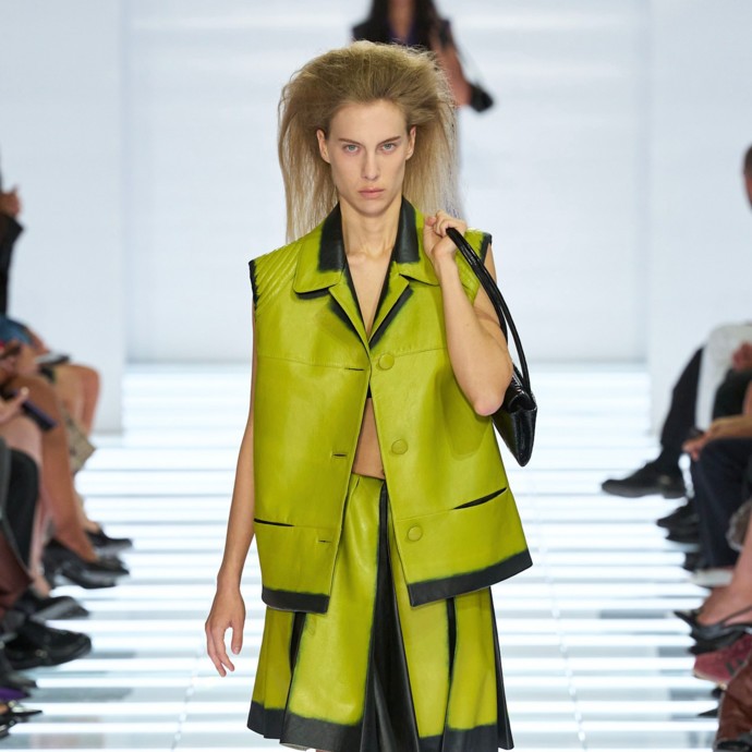 Prada تركّز على التنورة في مجموعتها لربيع وصيف 2027