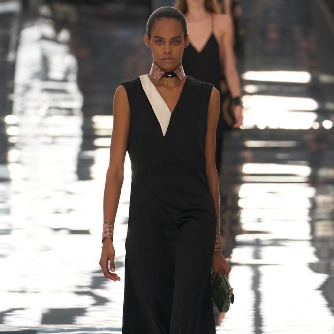 الأسود يحضر بقوّة في مجموعة Fendi لربيع وصيف 2027