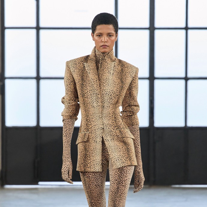 Elisabetta Franchi تقدّم تصاميم جريئة لربيع وصيف 2027