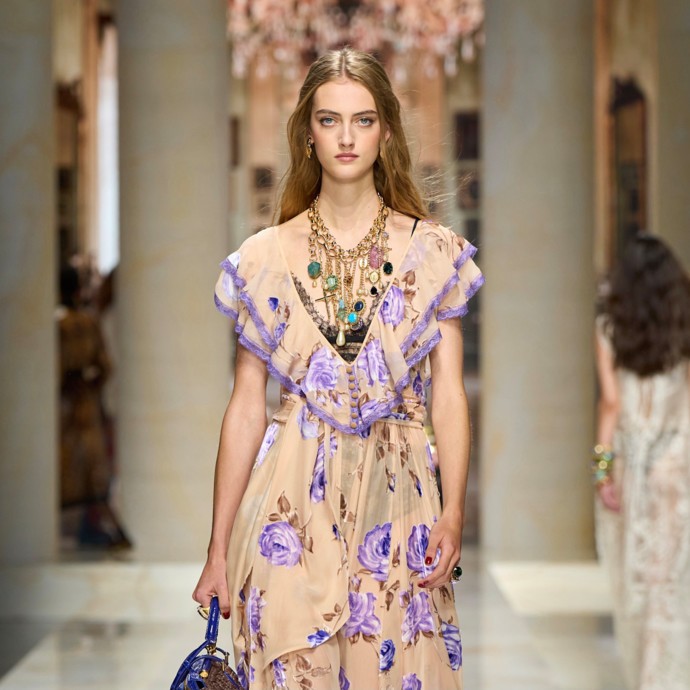 Dolce & Gabbana تعود إلى جذورها الصقلية العريقة في صيف 2027