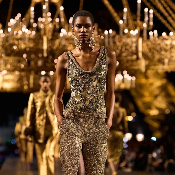 روعة الذهبيّ في مجموعة Saint Laurent لربيع وصيف 2027
