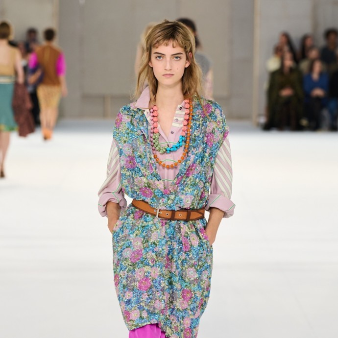 مجموعة Dries Van Noten تزخر بالتفاصيل الدراميّة
