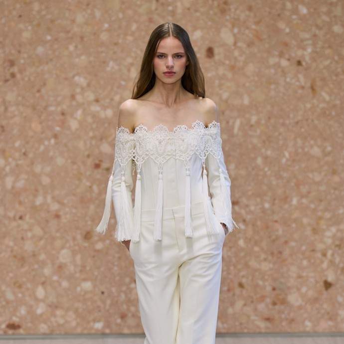 الرومانسية تلتقي بالجرأة في مجموعة Chloé لربيع وصيف 2027