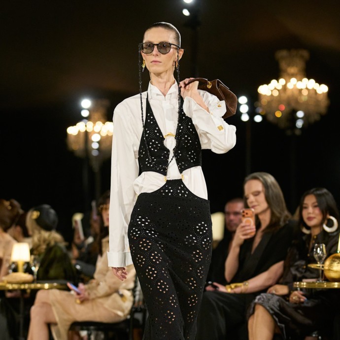 Schiaparelli تتبنى البساطة والمرح والسريالية لموسم ربيع وصيف 2027