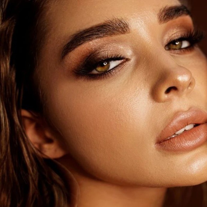 Eyemaxing: حيلة مكياج تحدّد الألوان المناسبة لإبراز جمال عينيك