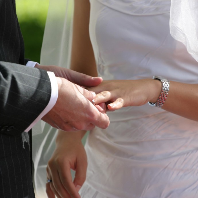 5 أسباب تدفع الشاب العربي للزواج من الأجنبية!