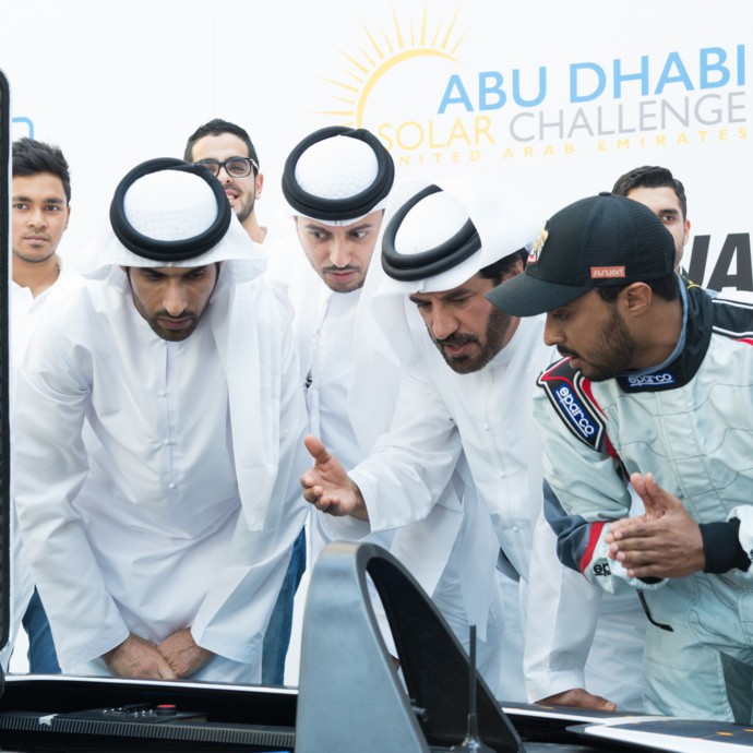 فريق الإمارات يشارك في سباق أبوظبي للسيارات العاملة بالطاقة الشمسية