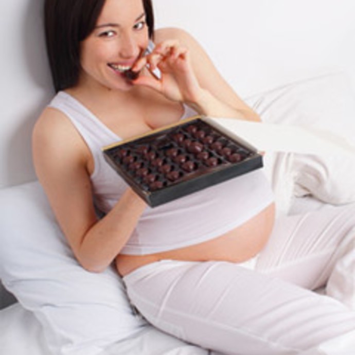 هل يجب على المرأة الحامل أكل الشوكولا للمرأة الحامل؟