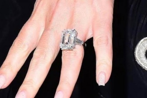 من هي الفنانة صاحبة هذا الخاتم ب8 مليون دولار؟