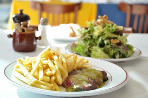 هل تذوّقت المطعم الفرنسي الشهير "لو روليه دي لانتريكوت"في وسط مدينة دبي؟
