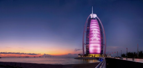 برج العرب جميرا يزدان باللون الوردي في شهر التوعية بسرطان الثدي