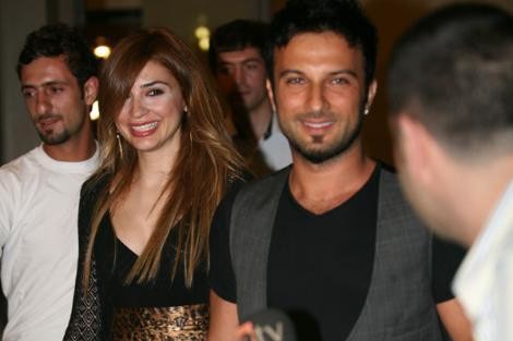 هل يتزوّج المغني التركي تاركان من بينار ديلاك؟