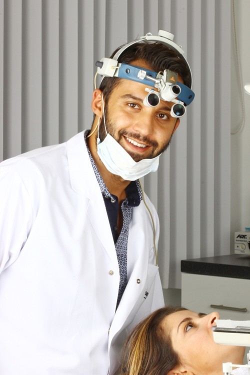 Doctor Celik طبيب أسنان المشاهير الأتراك وحديث حصري مع Elle!