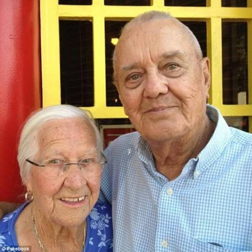 خبر مؤثر:بعد 75 عاماً من الحب، توفيا سوياً