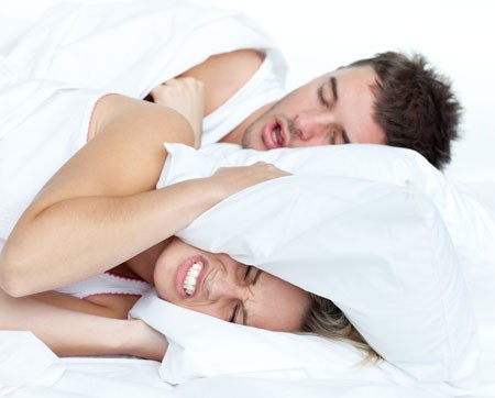8 علامات مدهشة لتوقف التنفس أثناء النوم