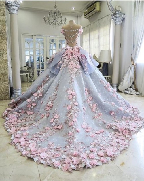 فستان زفاف يشعل مواقع التواصل الاجتماعي