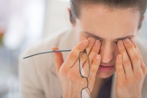 10 علاجات منزلية فعّالة لحكّة العيون