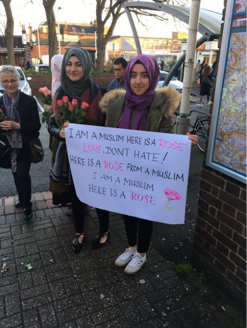 الورود تقاوم الإسلاموفوبيا في لندن!