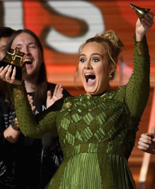 لماذا كسرت Adele جائزة الGrammy؟!