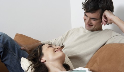 6 إشارات تدل أن زوجك يرغب في إقامة علاقة حميمة