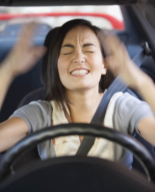 إنفعالات المرأة أثناء القيادة وفي حوادث السير!
