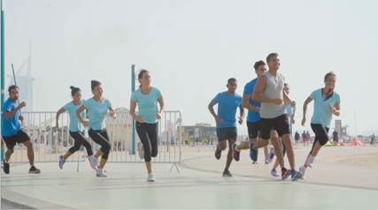 بالفيديو: دبي المنصة المثلى لاختبار قدرات أحذية "أندر أرمر"!