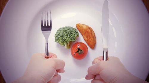 إليك الطريقة لتناول كمية طعام أقل والتخلّص من الشعور بالجوع!