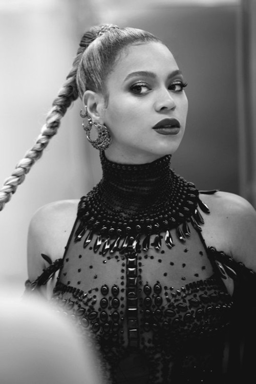 هل تسجل Beyonce أغنية فيلم جايمس بوند الجديد؟