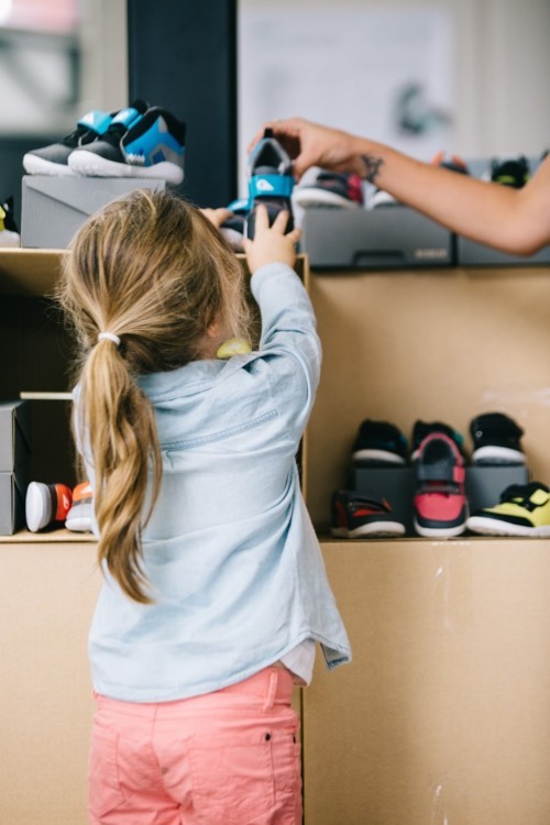 كيف تختارين الأحذية الأنسب لأطفالكِ؟
