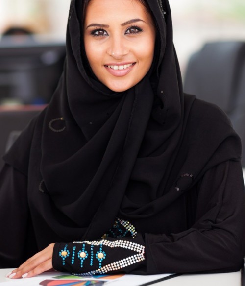 خلاصة تجارب أوائل الإماراتيات في مهن مختلفة