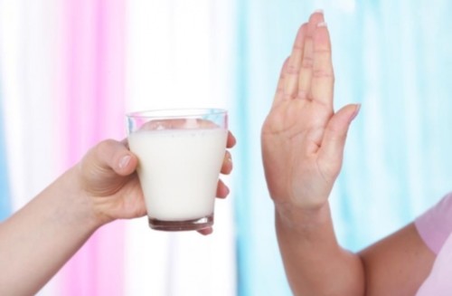 هل عدم تحمّل اللاكتوز هو نفس حساسية الحليب؟