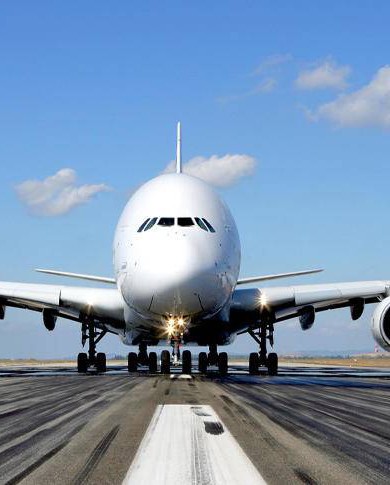 أكبر طائرة بالعالم لدولة الإمارات تحط في مطار بيروت