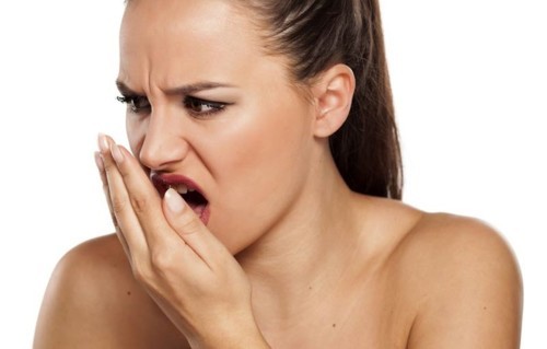 8 علاجات منزلية لمشكلة رائحة الفم الكريهة