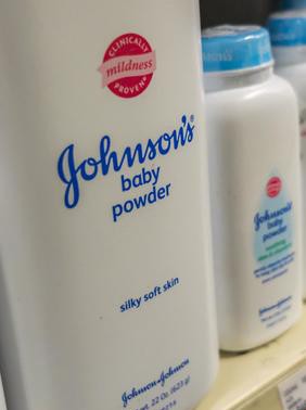 لماذا أغرمت Johnson & Johnson بدفع 4.69 مليار دولار أمريكي كتعويضات؟