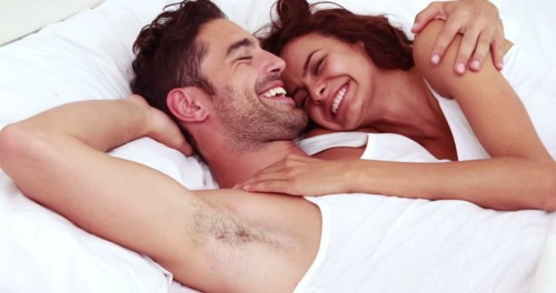 4 أسرار لتسهيل العلاقة الجنسية بينكما