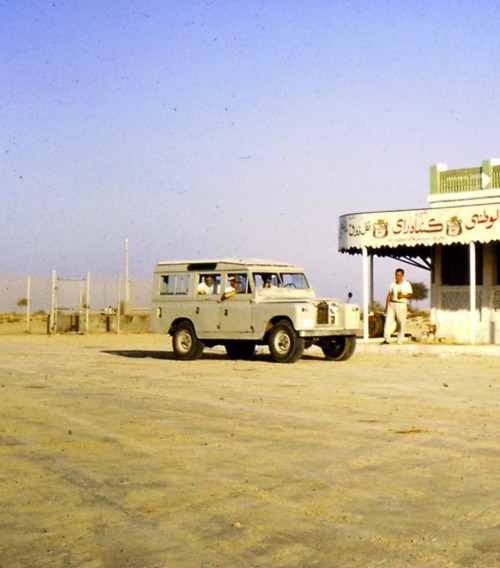 فيلم يوثق الحياة في دولة الإمارات مع سيارات"لاند روڤر" قبل 50 عاماً