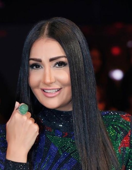 فارق الطول بين غادة عبد الرزاق وطبيبها يضعه في موقف حرج