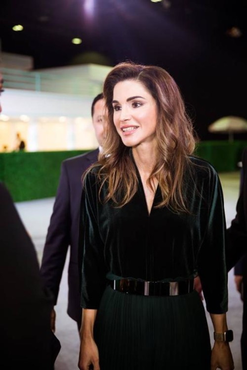 الملكة رانيا بإطلالة متواضعة