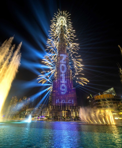 الإمارات تستقطب أنظار العالم مع احتفالات العام الجديد