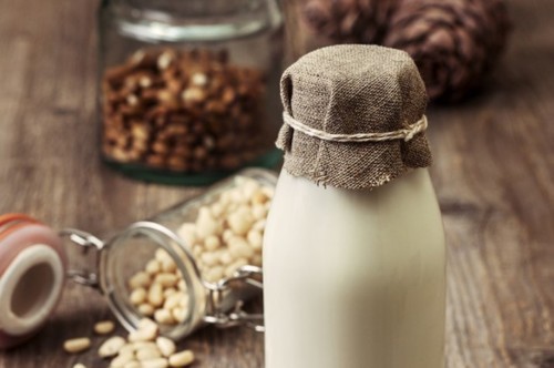 ما هي أنواع الحليب النباتي المختلفة؟