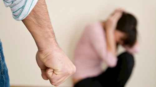 ما هي الآثار النفسية للعنف الأسري على الأطفال؟