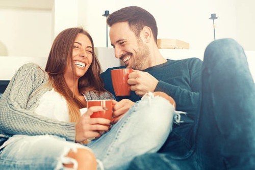 5 عادات للتمتّع بعلاقة سعيدة