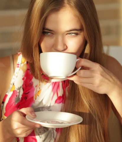 ماذا سيحصل لبشرتك إن أوقفتِ شرب القهوة؟