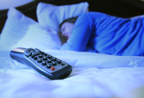 هل تعلمين أن النوم مع الأنوار يسبّب زيادة وزن المرأة؟