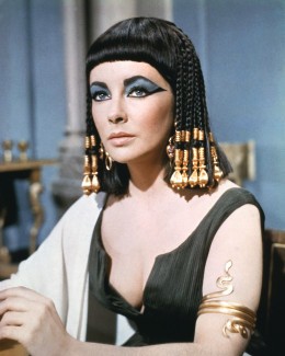 علماء يعيدون تركيب "عطر" ملكة مصر كليوباترا