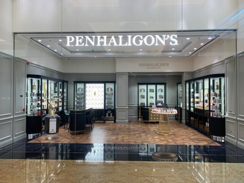 أين افتتحت محلات Penhaligon's؟