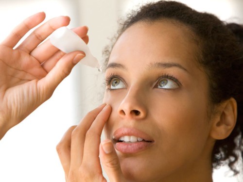 3 أسباب شائعة لجفاف العين في الصباح