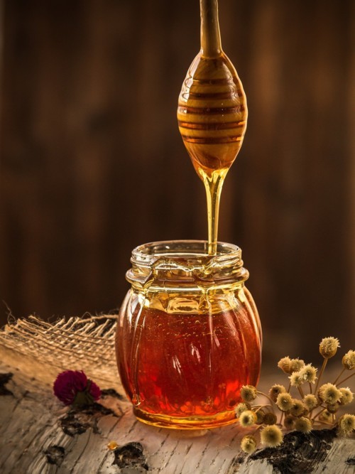 استعملي العسل لبشرة متوهجة